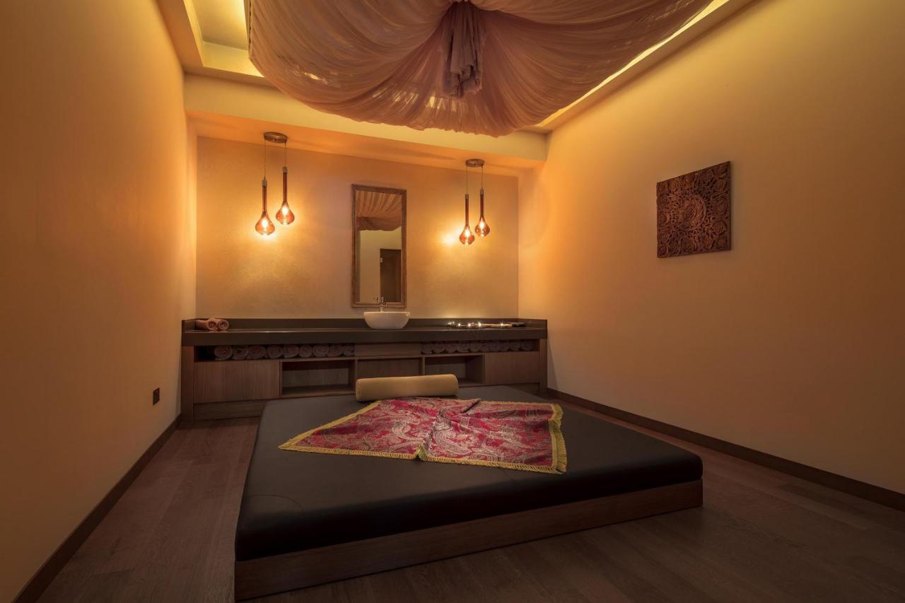 Acapulco Resort Hotel Agios Epiktitos ภายนอก รูปภาพ A massage room at a spa